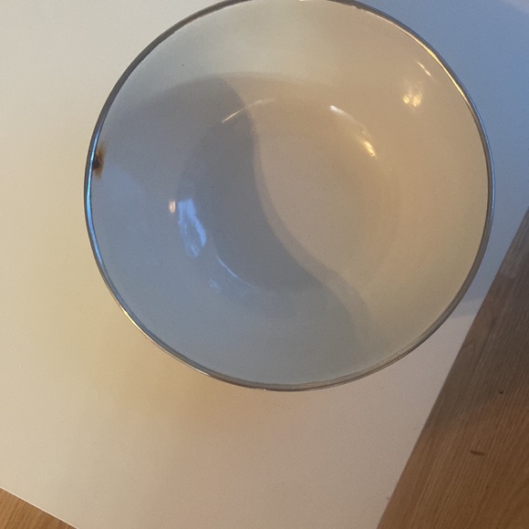 Vintage enamel bowl with strawberry print made in china - Picture 2 of 2